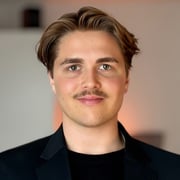 Bild på August